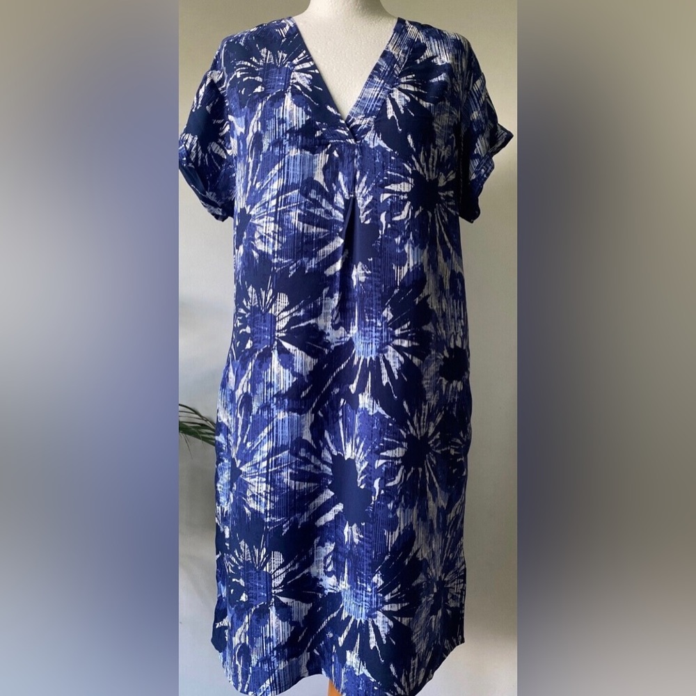 EUC Gap blue and white V-neck oversized tshirt style dress size Small